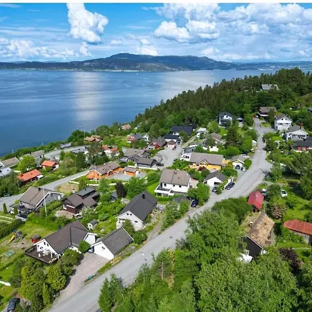 Leilighet med hage og stort bad Lejlighed