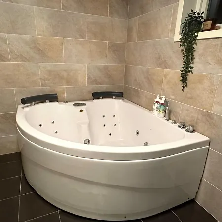 With Garden And Large Bathroom Apartamento *