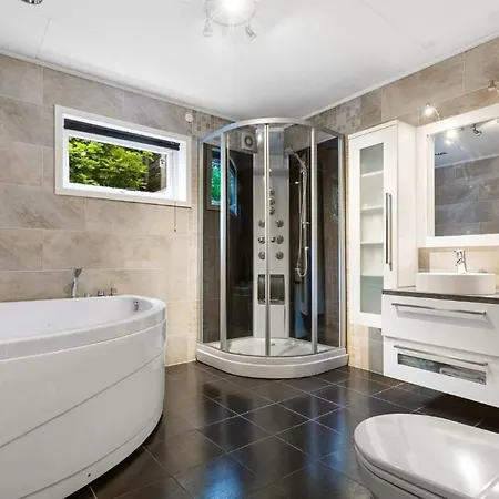 Apartamento With Garden And Large Bathroom *