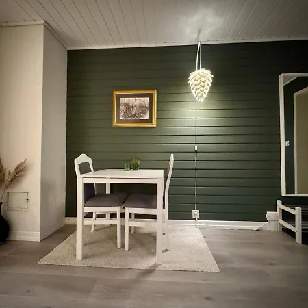 Leilighet med hage og stort bad Lejlighed