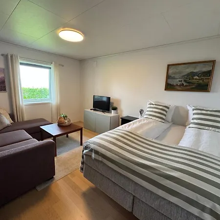 With Garden And Large Bathroom Apartamento